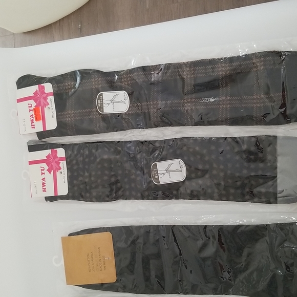 Lot of 4 Hwa Yu  Knee HI Socks - Picture 4 of 5